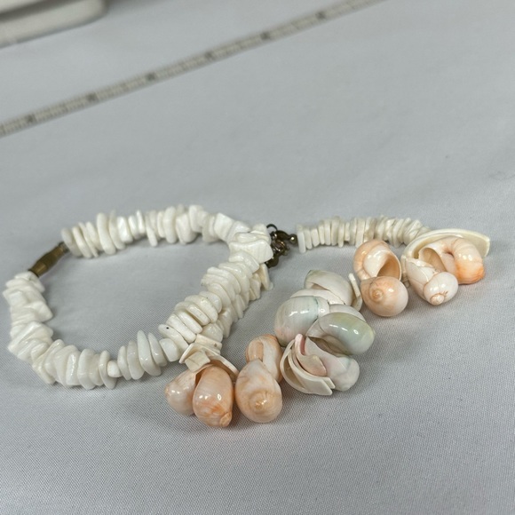 Fun beach vibe shell bracelets - Picture 4 of 5